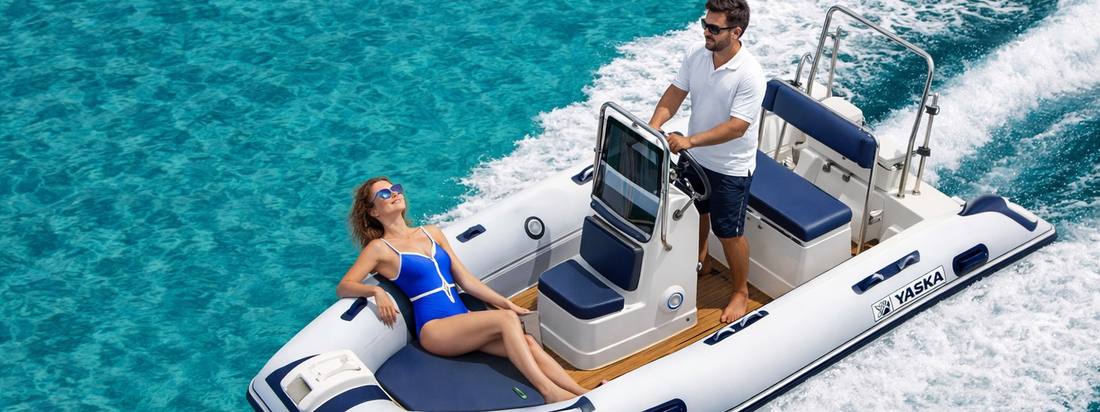 Yaska Badeplattform in Nutzung an einer Yacht